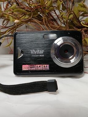 Vivitar ViviCam 8025 Digital Camera in Black - No Charger